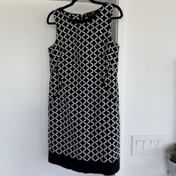 White House black market sheath dress in black and white pattern - Picture 1 of 7